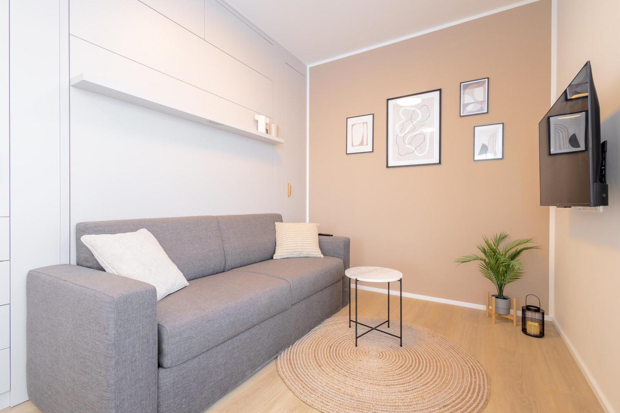 Bright 2br - 7th Floor, Balcony, Free Parking By Gravity Apartment Prag