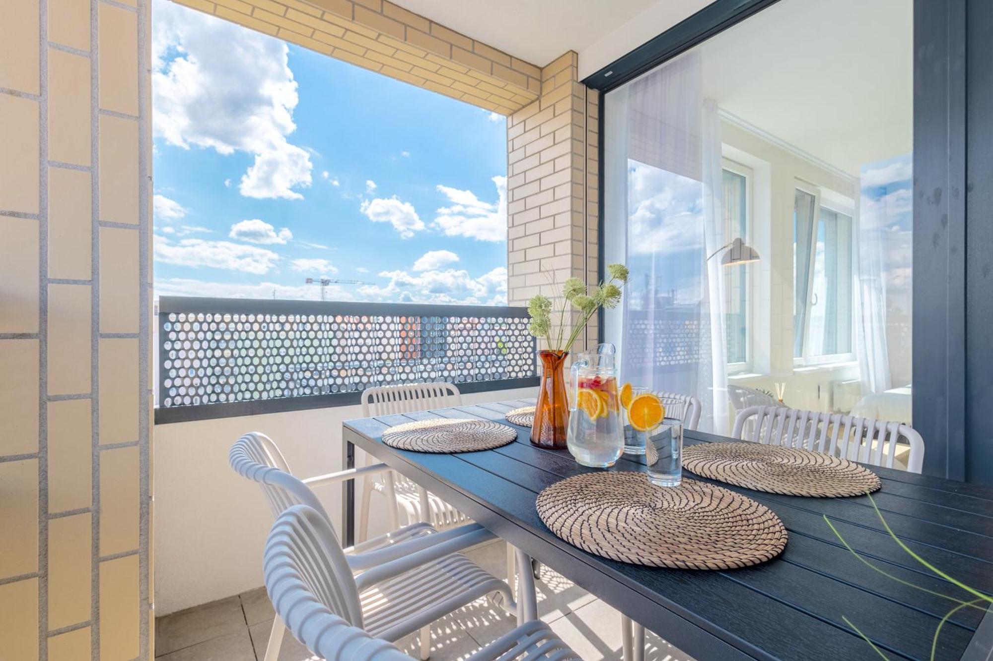 Bright 2br - 7th Floor, Balcony, Free Parking By Gravity Apartment Prag