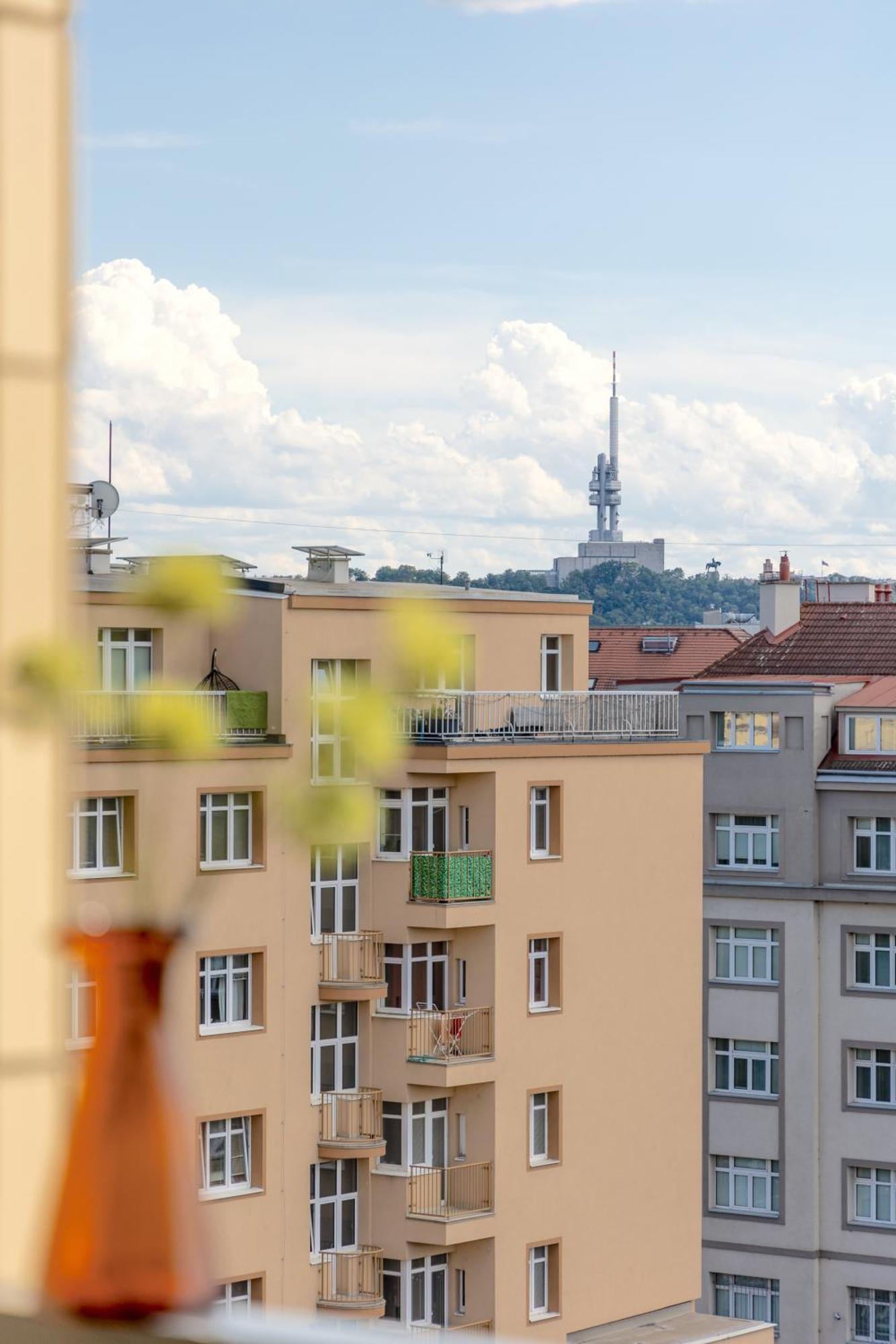 Apartment Bright 2br - 7th Floor, Balcony, Free Parking By Gravity Prag